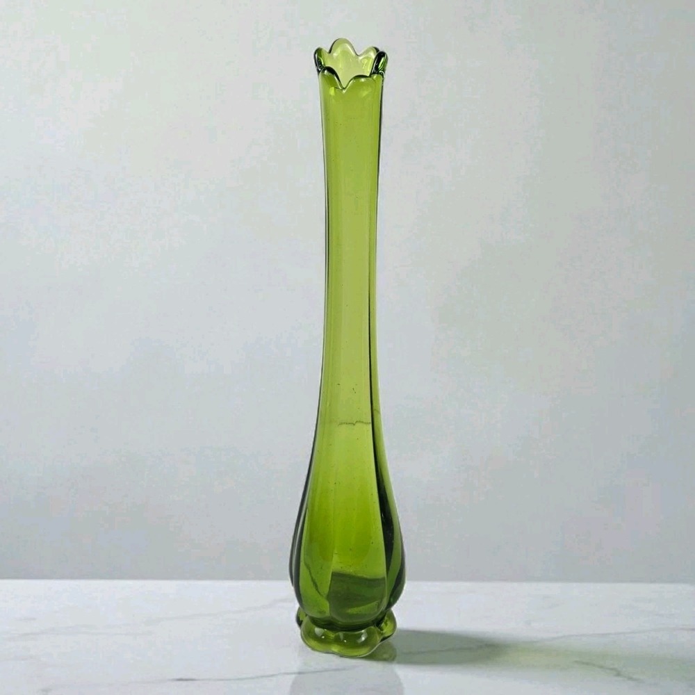 VTG MCM LE Smith Avocado Green 13.5" Smooth Swung Vase w 6 Flower‎ Petal Foot